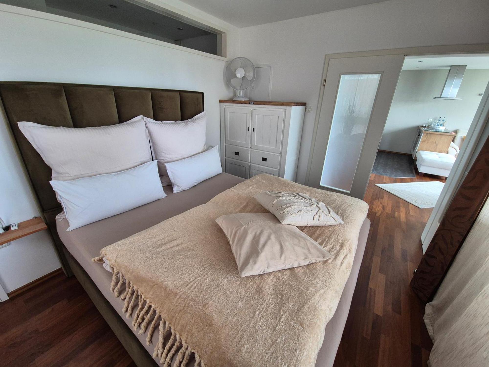 "Myharbourfront", Luxurioeses Wohnen An Der Hafenmole Apartment Росток Екстериор снимка